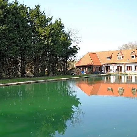 Les Etangs Des Couartes Bed & Breakfast