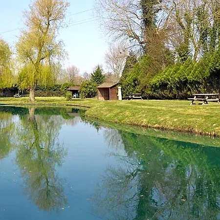 Les Etangs Des Couartes Bed & Breakfast