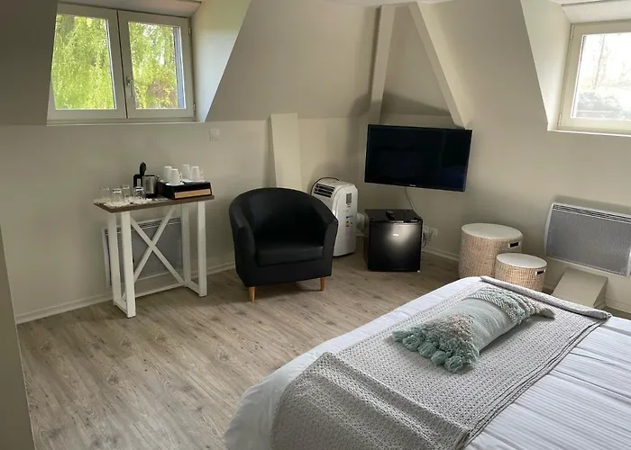 Couette-café Les étangs Des Couartes 3*